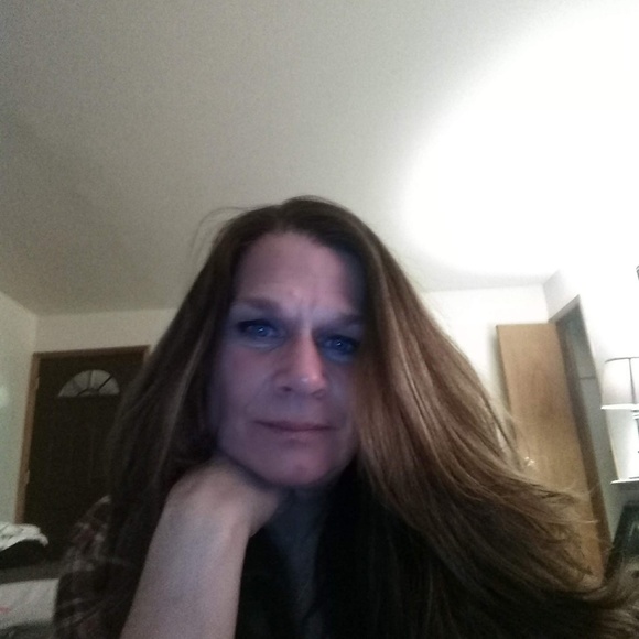 Profile Picture of Lori Hahn (@lraelawson03) on Poshmark