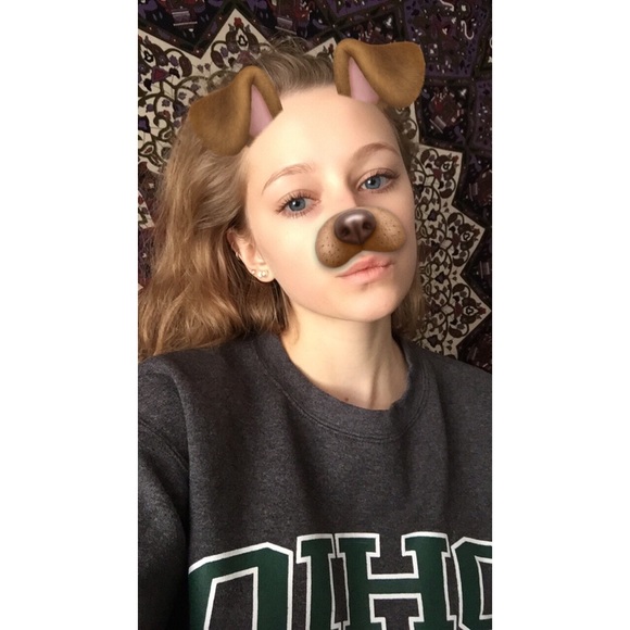 Profile Picture of Genevieve Sanders (@evesande99) on Poshmark
