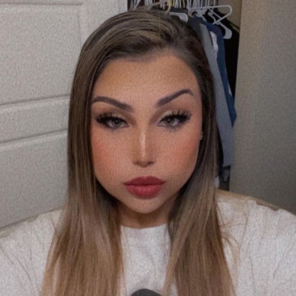 Profile Picture of Jordyn Feckovic (@jordankampstra) on Poshmark
