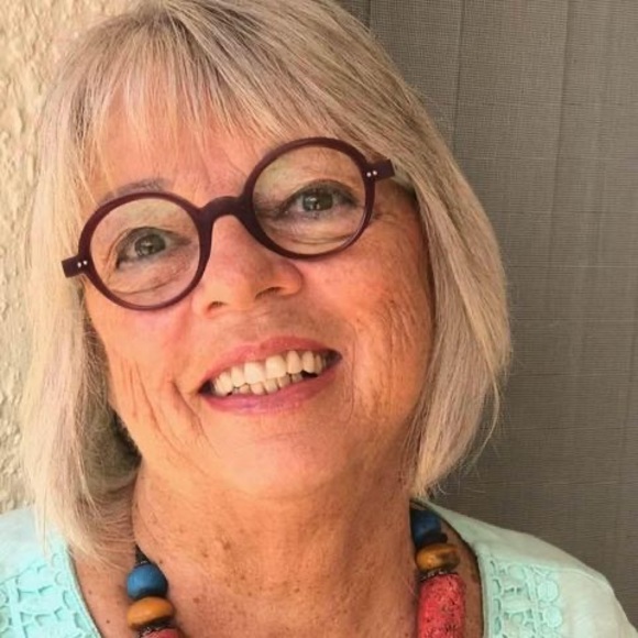 Profile Picture of Kathy Hickey gagnon (@katharoozer) on Poshmark