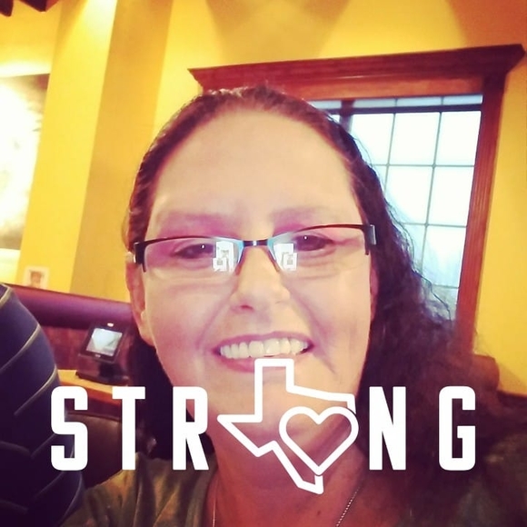 Profile Picture of Tina Woofter (@tinawoofter) on Poshmark