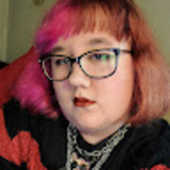 Profile Picture of Teghan Halverson (@tt19933) on Poshmark