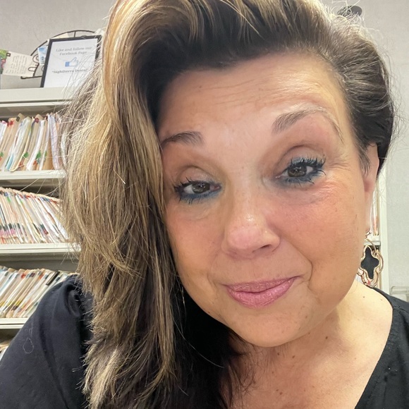 Profile Picture of Kim Zimmer (@kimmerzimmer67) on Poshmark