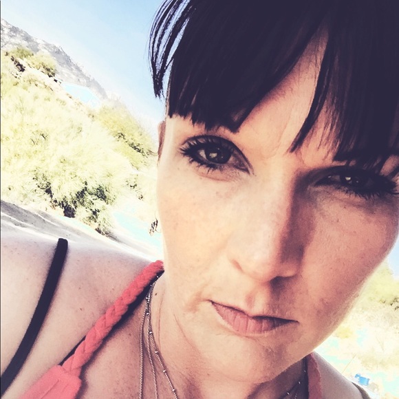 Profile Picture of Tiffany Giltner (@srgmom1207) on Poshmark