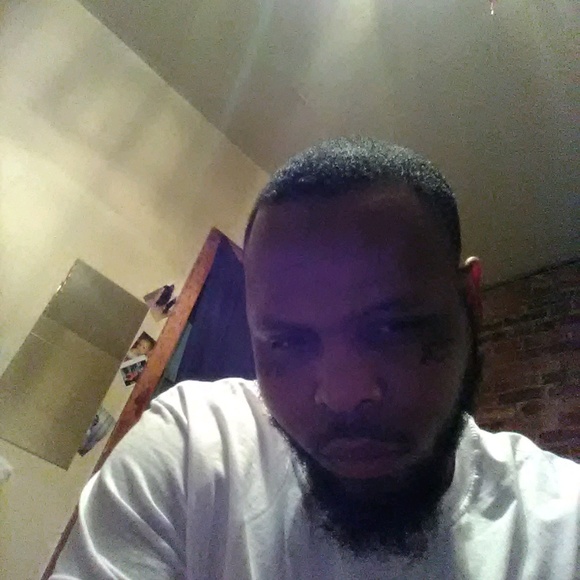 Profile Picture of Richard Handy (@yellahboy) on Poshmark