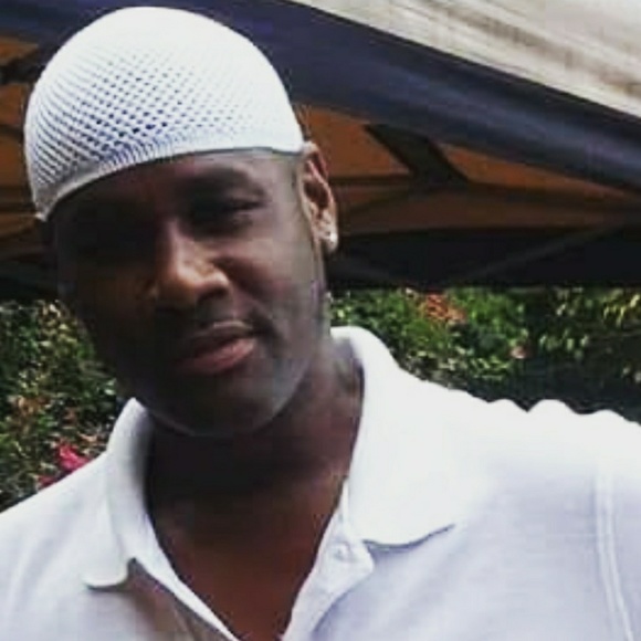 Profile Picture of Kenneth Cherry (@kenneth_cherry) on Poshmark