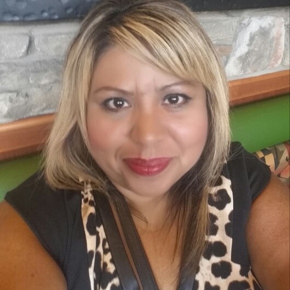 Profile Picture of Yolanda Higareda (@yhigare) on Poshmark