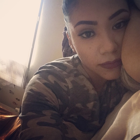 Profile Picture of Lucy Rivera (@lunafavi7) on Poshmark