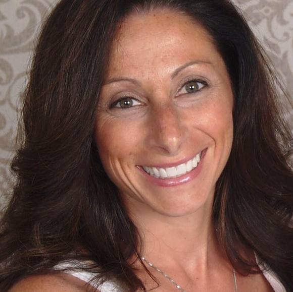 Profile Picture of Albina Ortiz (@albinaortiz) on Poshmark