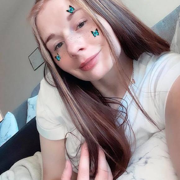 Profile Picture of Amanda Arsenault (@mandasitaa) on Poshmark