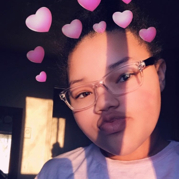 Profile Picture of Angela Croson (@angelacroson) on Poshmark