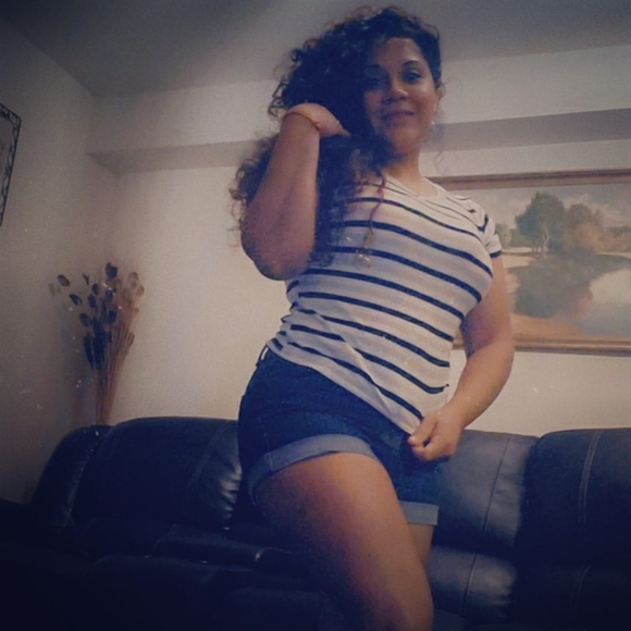 Profile Picture of Rivera Rivera (@rmeliza25) on Poshmark