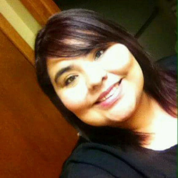 Profile Picture of Monique Lugo (@mlugo1203) on Poshmark