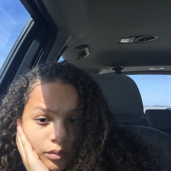 Profile Picture of Giselle Gee (@gisellegee1) on Poshmark
