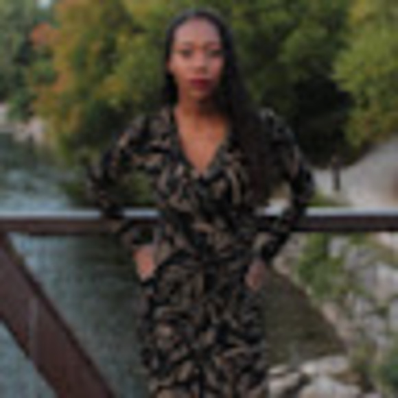 Profile Picture of Tomika Dacosta (@tforteeks) on Poshmark