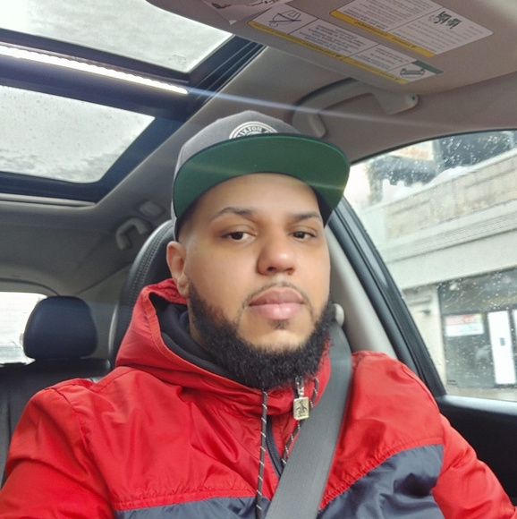 Profile Picture of Edward Alvarez (@edua120990a) on Poshmark