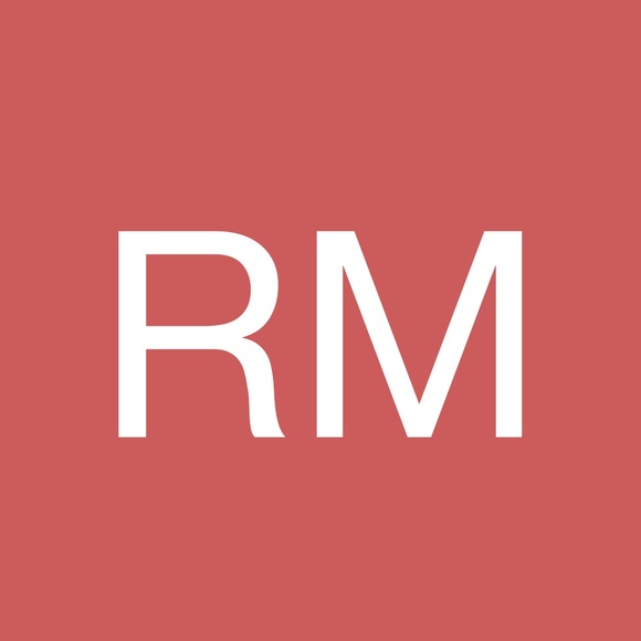 Profile Picture of Rosi Masullo (@rosanna82) on Poshmark