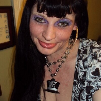 Profile Picture of Vicki Stephens (@vickirhea1975) on Twitter