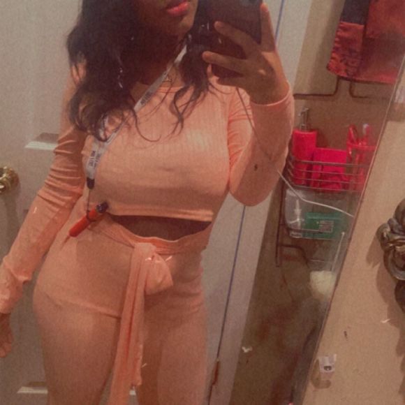 Profile Picture of Damonica Burks (@damonicaburks) on Poshmark
