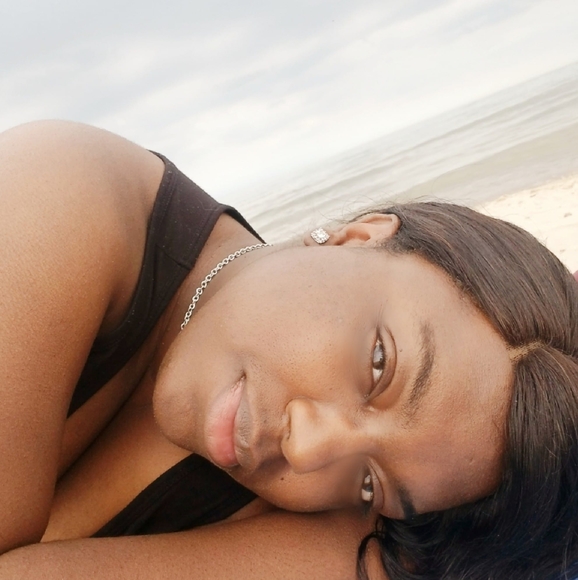 Profile Picture of Darnella Tate robinson (@darnella911) on Poshmark