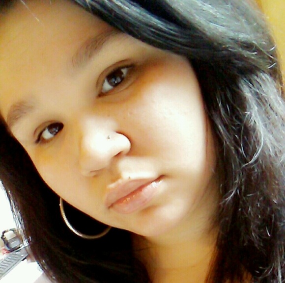 Profile Picture of Chyna Gonzalez (@chynah2715) on Poshmark