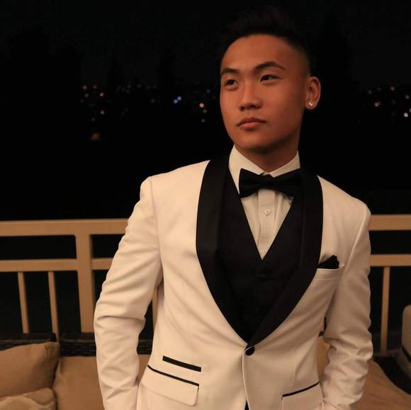 Profile Picture of Kevin Fong (@kevinfong) on Poshmark