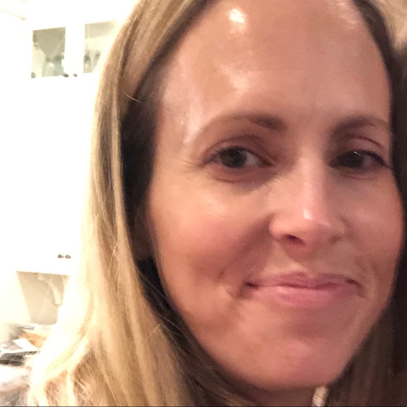 Profile Picture of Risa Karras (@risakarras) on Poshmark