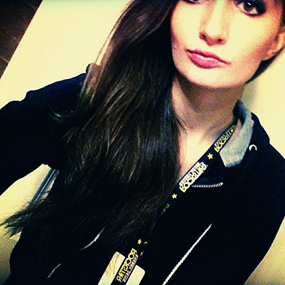 Profile Picture of Abby Calnan (@marine_baby) on Poshmark