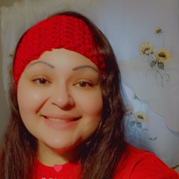 Profile Picture of Victoria Lorenzo (@vttorres620) on Poshmark