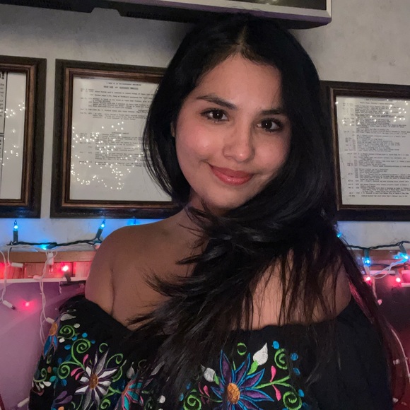 Profile Picture of Jessica Arcos (@jessica_arcos) on Poshmark