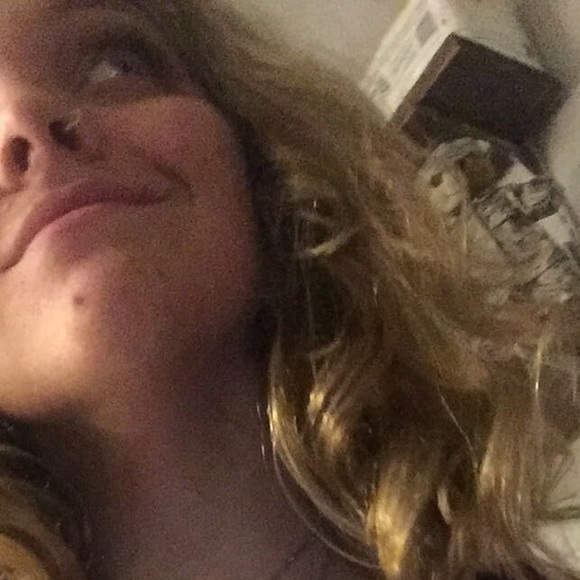 Victoria Ashby - Poshmark Profile Picture of Victoria Ashby (@ashbyvic) on Poshmark