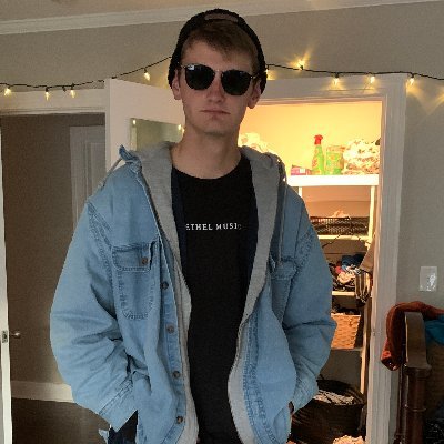Profile Picture of Andrew Hensley (@the_auhens) on Twitter