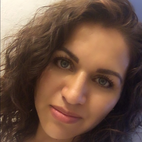 Profile Picture of Sandra Morales (@sandyju) on Poshmark