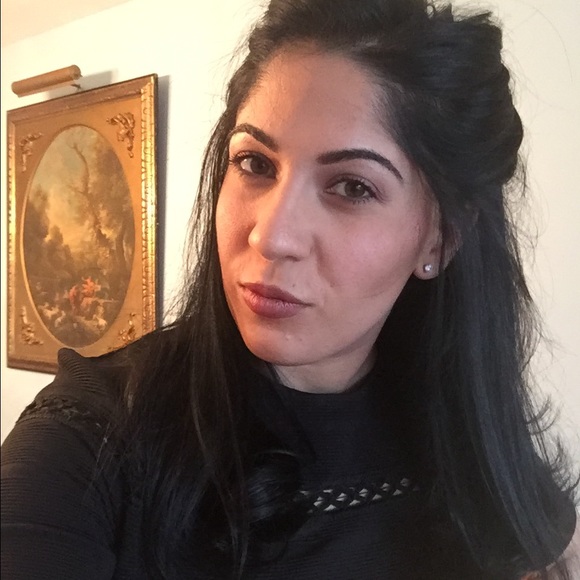 Profile Picture of Rebecca Moussazadeh (@aceandvintage) on Poshmark