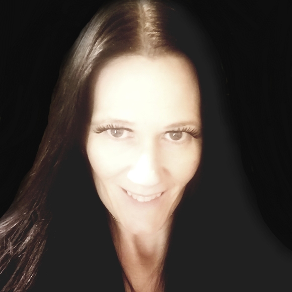 Profile Picture of June Crouch (@junecrouch2) on Poshmark