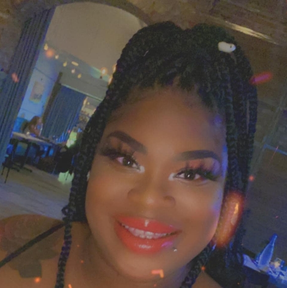 Reesee Fowler - Poshmark Profile Picture of Reesee Fowler (@shawtyreddbone3) on Poshmark