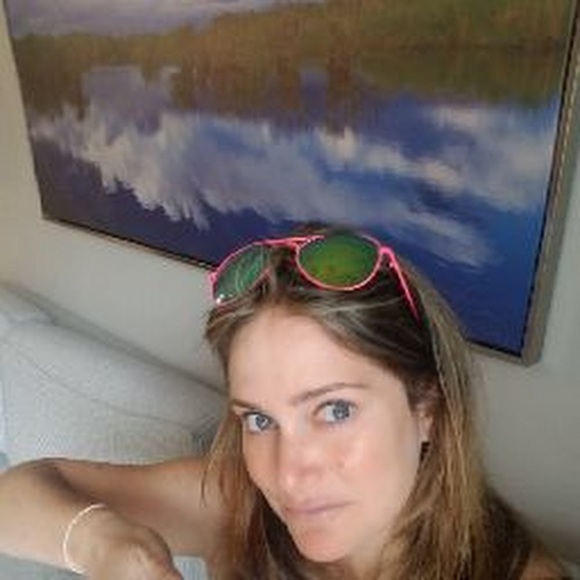 Profile Picture of Diana Lechter (@dianalechter) on Poshmark