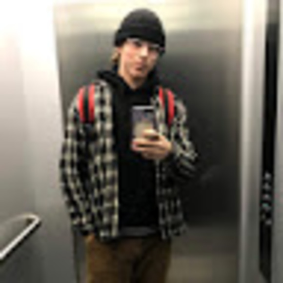 Profile Picture of William Hanson (@williamhansonn) on Poshmark