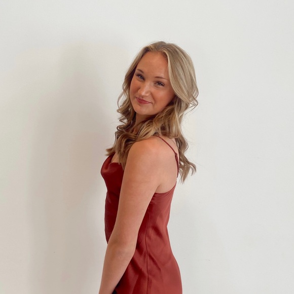 Profile Picture of Alaina Hemker (@alainae14) on Poshmark