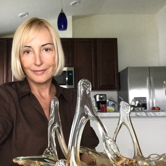 Profile Picture of Iryna Sachkouskaya (@sachi111) on Poshmark