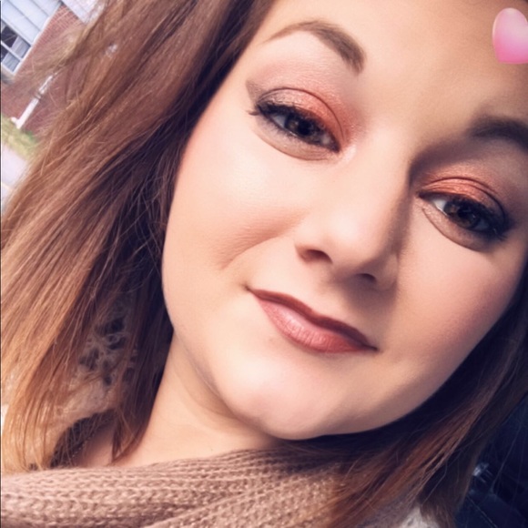 Profile Picture of Jayla Mcelroy (@jayla_mcelroy) on Poshmark