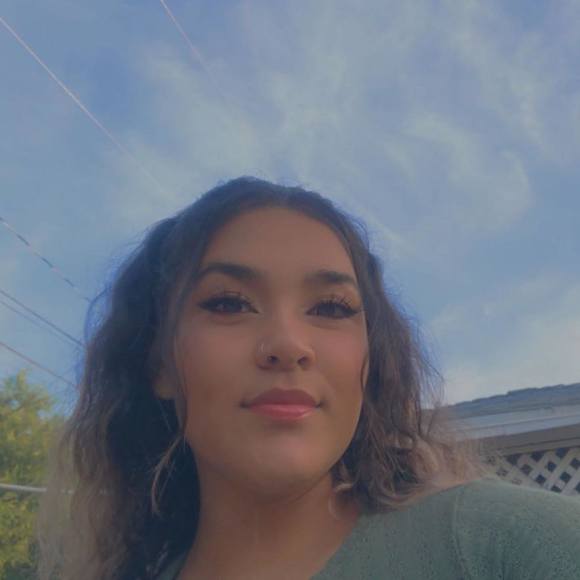 Profile Picture of Edith Mendoza (@edith_mendoza_) on Poshmark