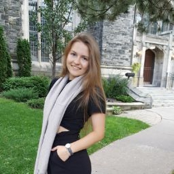 Sophia Popova - Poshmark Profile Picture of Sophia Popova (@073818858) on Poshmark