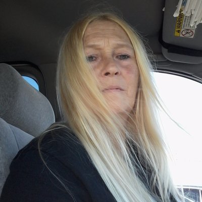 Profile Picture of Lola Simmons (@simmons1964) on Twitter