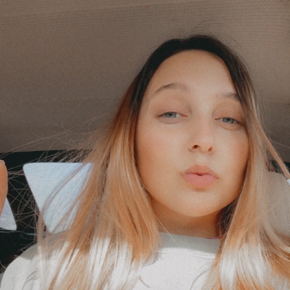Profile Picture of Rose Parker (@rosietoes213) on Poshmark