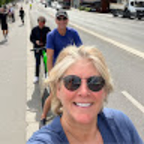 Profile Picture of Deb Lubeski (@deb_lubeski) on Poshmark