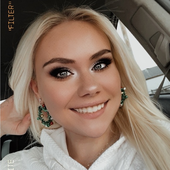 Profile Picture of Amber Triplett (@amberhamby333) on Poshmark