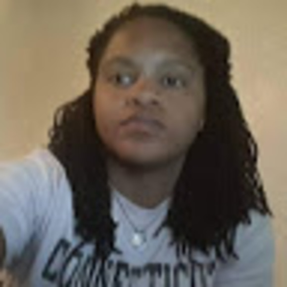 Profile Picture of Chrishanna Hill (@mysunshine0712) on Poshmark
