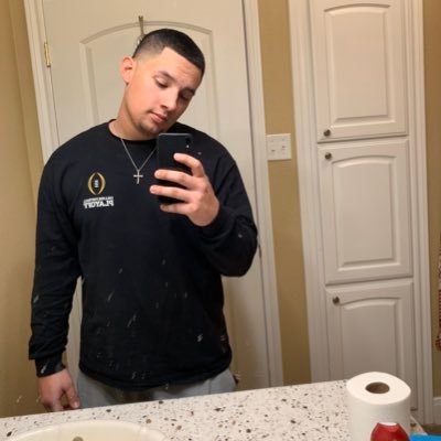 Profile Picture of Kyle  💰 🎒 (@Contreras__24) on Twitter
