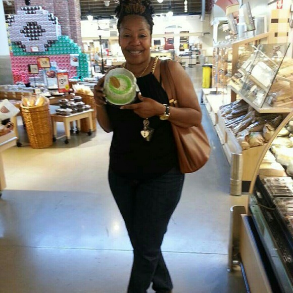 Profile Picture of Dellamar Moore (@dellamarmoore) on Poshmark